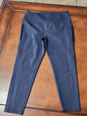 Women's High-Rise Navy Performance Leggings stretchy. side pockets